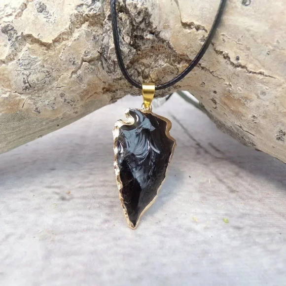 Stunning Black Obsidian Arrowhead Necklace with Gold Leaf - Picture 3 of 6